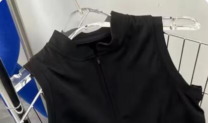 New Spliced Half High Neck Zipper Sleeveless Shirt