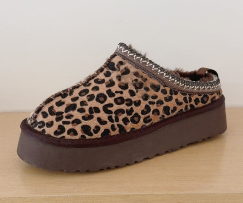 U090150210  Adult slippers